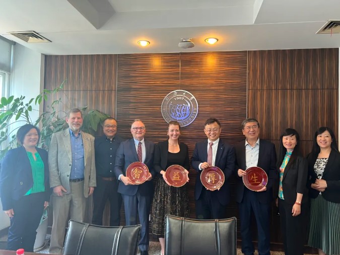 芝加哥大学及ECHO项目团队到访同济大学医学院