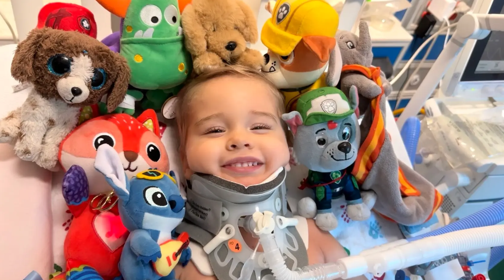 芝加哥大学医学中心成功为两岁幼儿实施脊髓断裂重接术，创医学奇迹